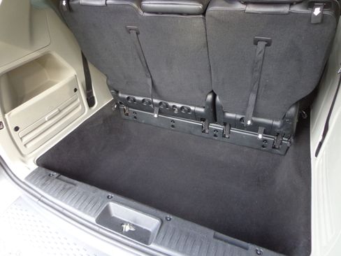 Used 2018 Dodge Grand Caravan SXT FWD image 16