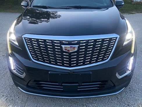 Used 2023 Cadillac XT5 AWD image 2