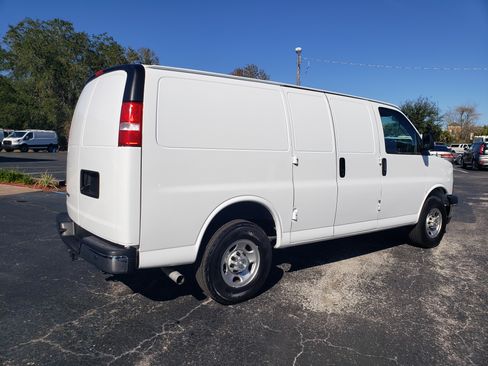 Used 2022 Chevrolet Express 2500 image 5