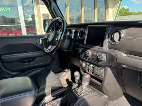 Used 2019 Jeep Wrangler 4WD Unlimited Sahara image 14
