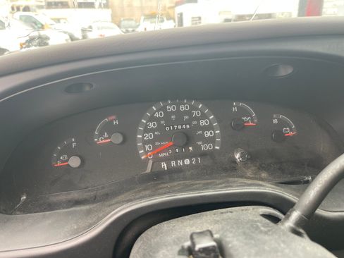 Used 2001 Ford E-350 and Econoline 350 Club Wagon image 15