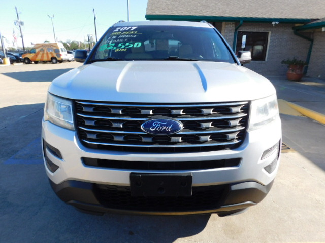Used 2017 Ford Explorer FWD image 3