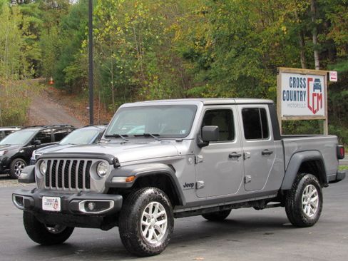 Used 2020 Jeep Gladiator Sport image 1
