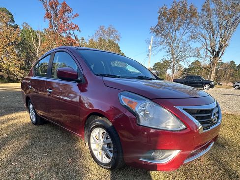 Used 2017 Nissan Versa 1.6 SV image 4