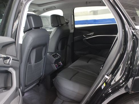 Used 2024 Audi Q8 e-tron Premium image 35