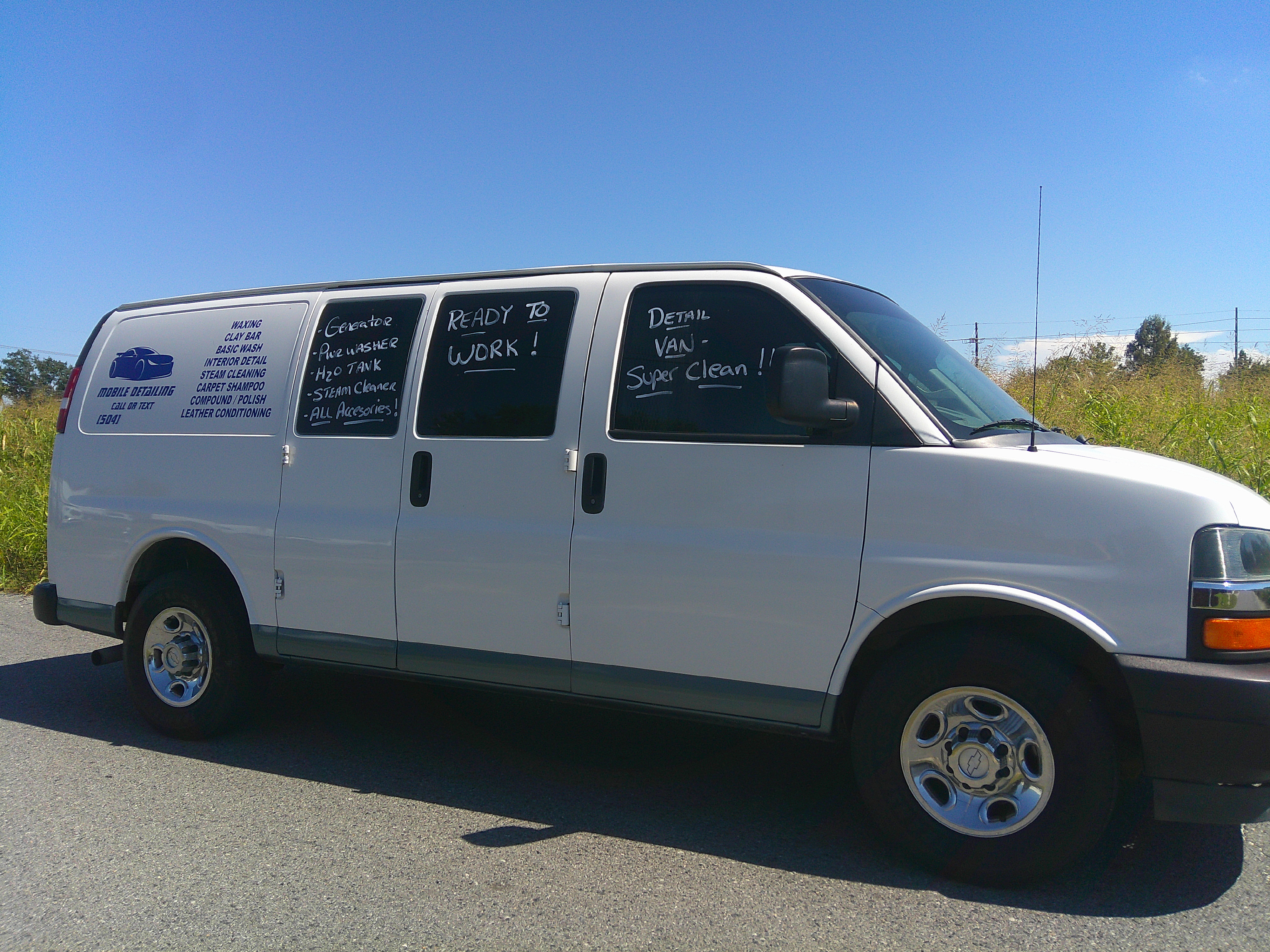 Used 2018 Chevrolet Express 2500 Extended RWD image 1