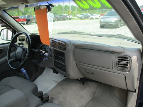 Used 2003 Chevrolet S10 Pickup 2WD Regular Cab image 22