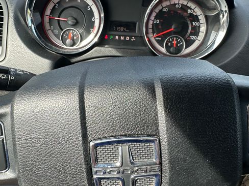 Used 2015 Dodge Grand Caravan SE image 4