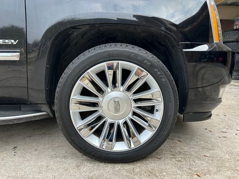 Used 2013 Cadillac Escalade ESV Premium image 22