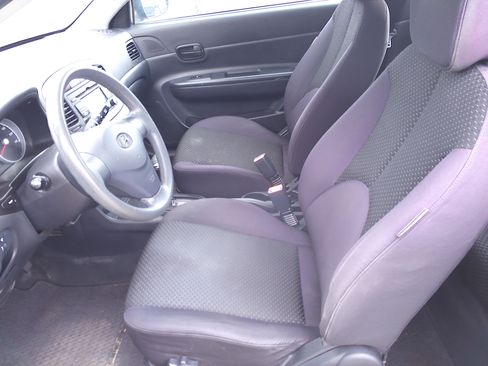 Used 2010 Hyundai Accent GS image 7