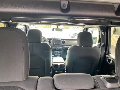 Used 2018 Jeep Wrangler Unlimited Sport image 13