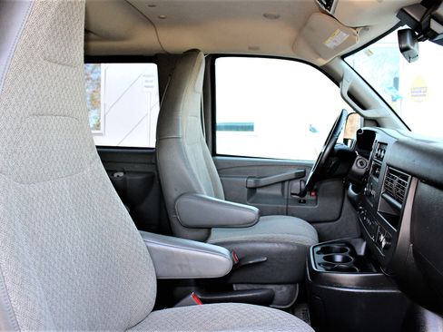 Used 2019 Chevrolet Express 3500 LT image 15