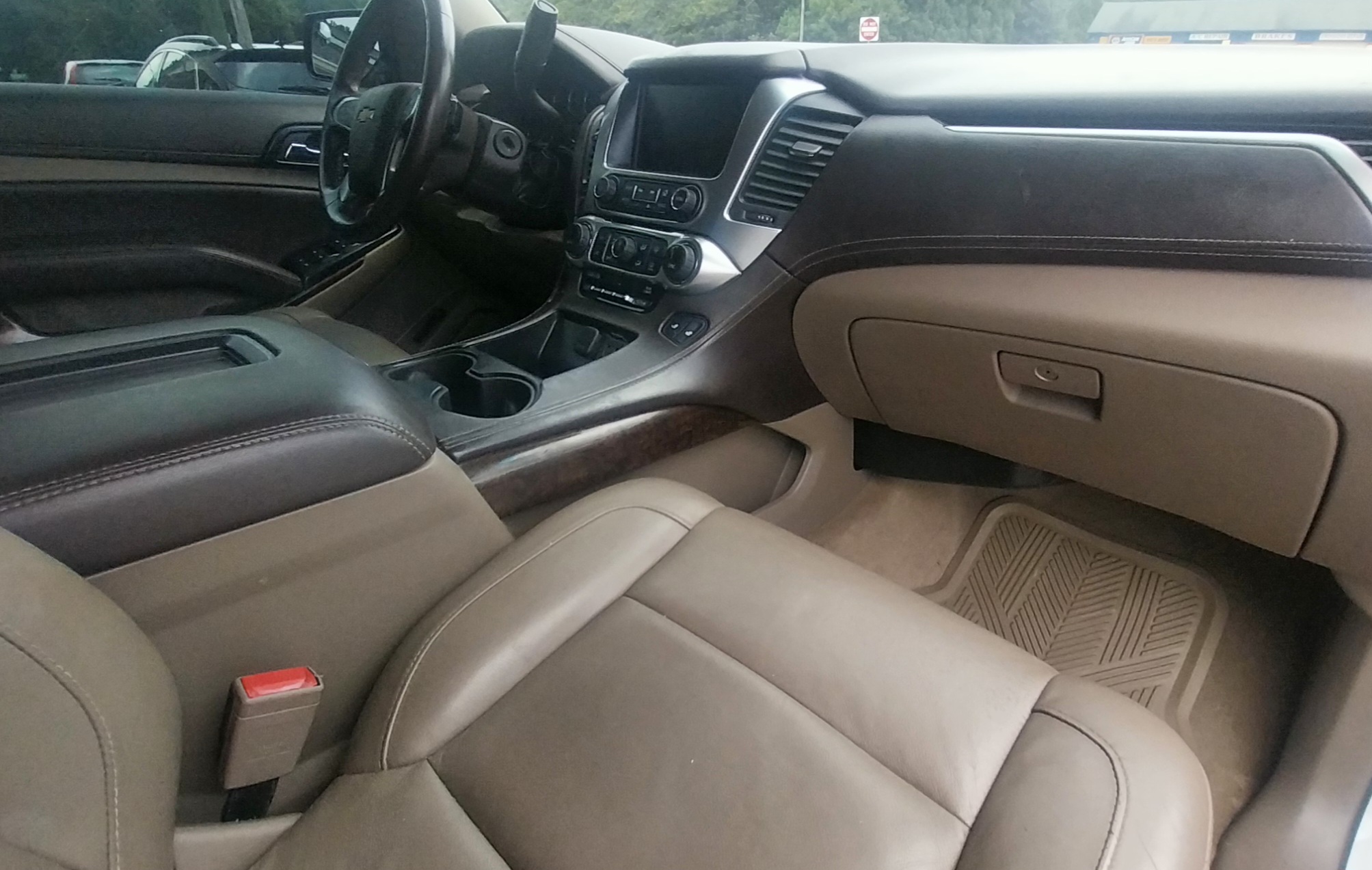 Used 2017 Chevrolet Suburban 2WD LT image 15