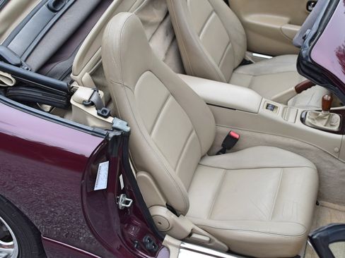 Used 2000 MAZDA MX-5 Miata Special Edition image 34