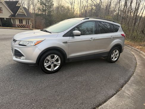 Used 2014 Ford Escape SE image 2