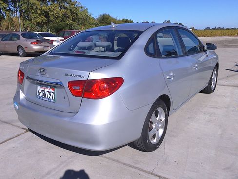Used 2010 Hyundai Elantra SE image 4