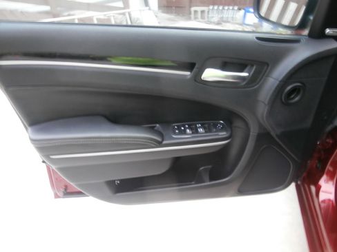 Used 2019 Chrysler 300 S image 11