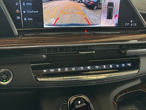Used 2024 Cadillac Escalade 4WD Premium Luxury image 9