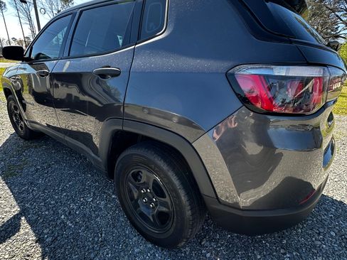 Used 2018 Jeep Compass Sport image 4