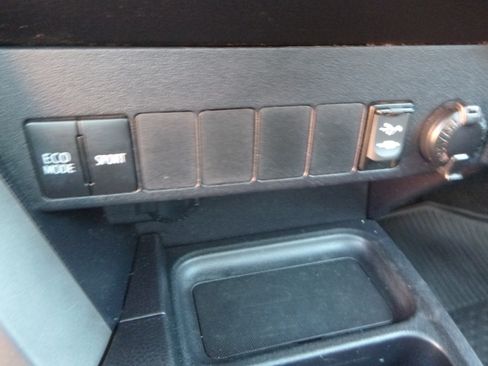 Used 2016 Toyota RAV4 XLE image 22