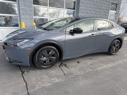 Used 2024 Toyota Prius LE image 1