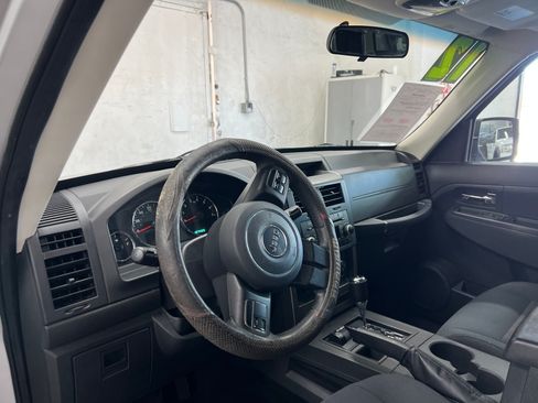 Used 2012 Jeep Liberty Sport image 14