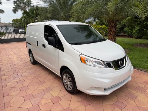 Used 2019 Nissan NV200 SV Van 4D FWD image 3