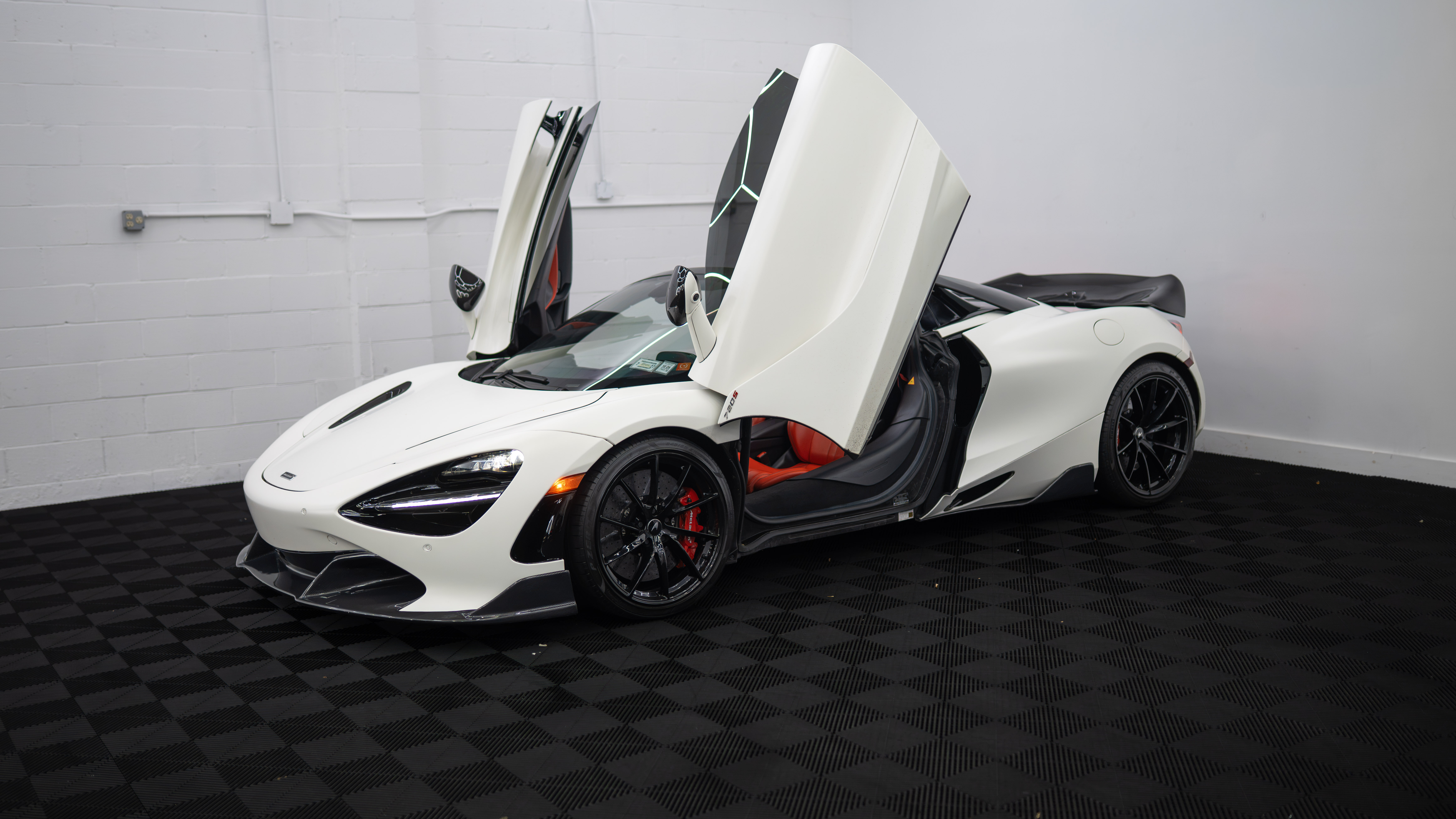 Used 2020 McLaren 720S Spider RWD image 13