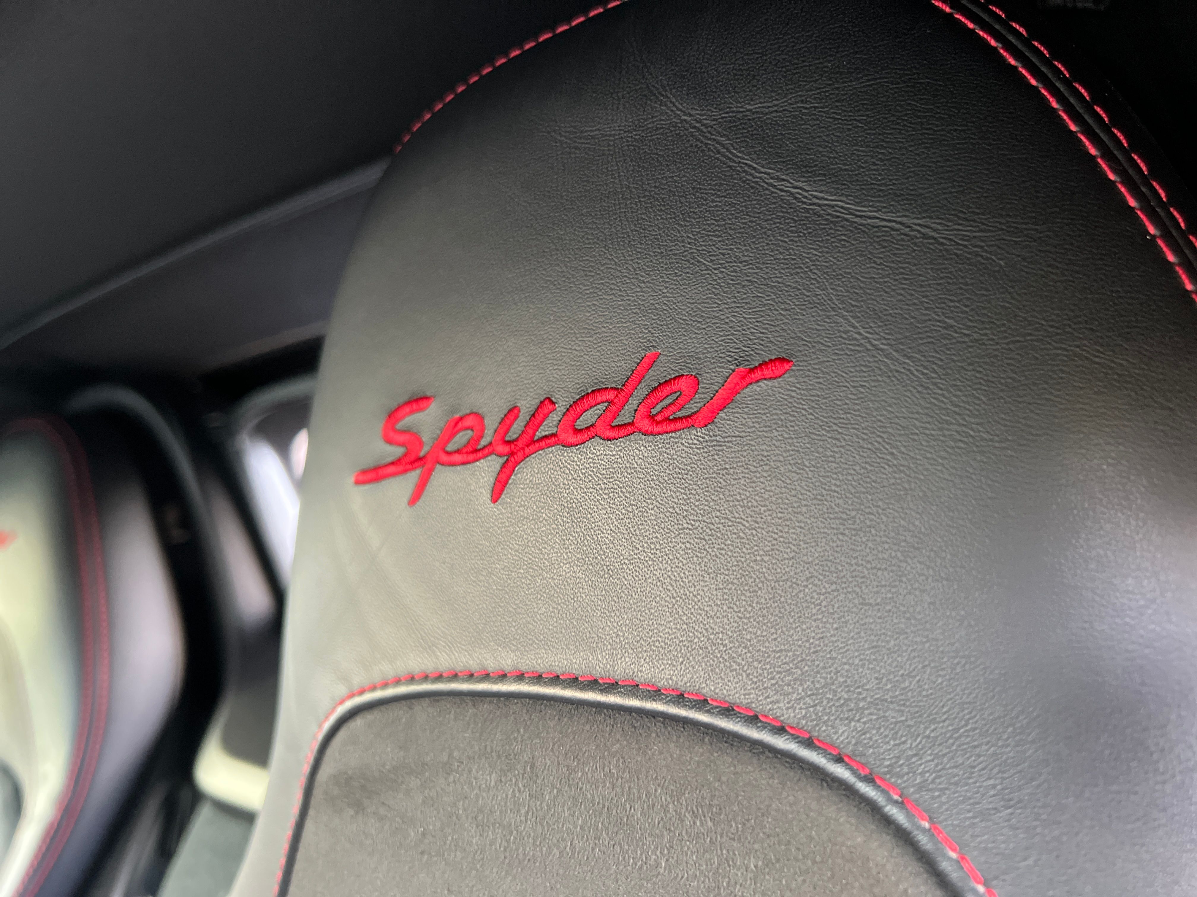 Used 2021 Porsche 718 Boxster Spyder RWD image 28