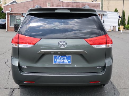 Used 2013 Toyota Sienna XLE Minivan FWD image 7