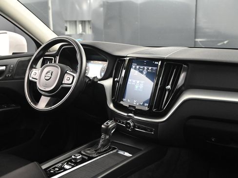 Used 2019 Volvo XC60 T5 Momentum w/ Multimedia Package image 46