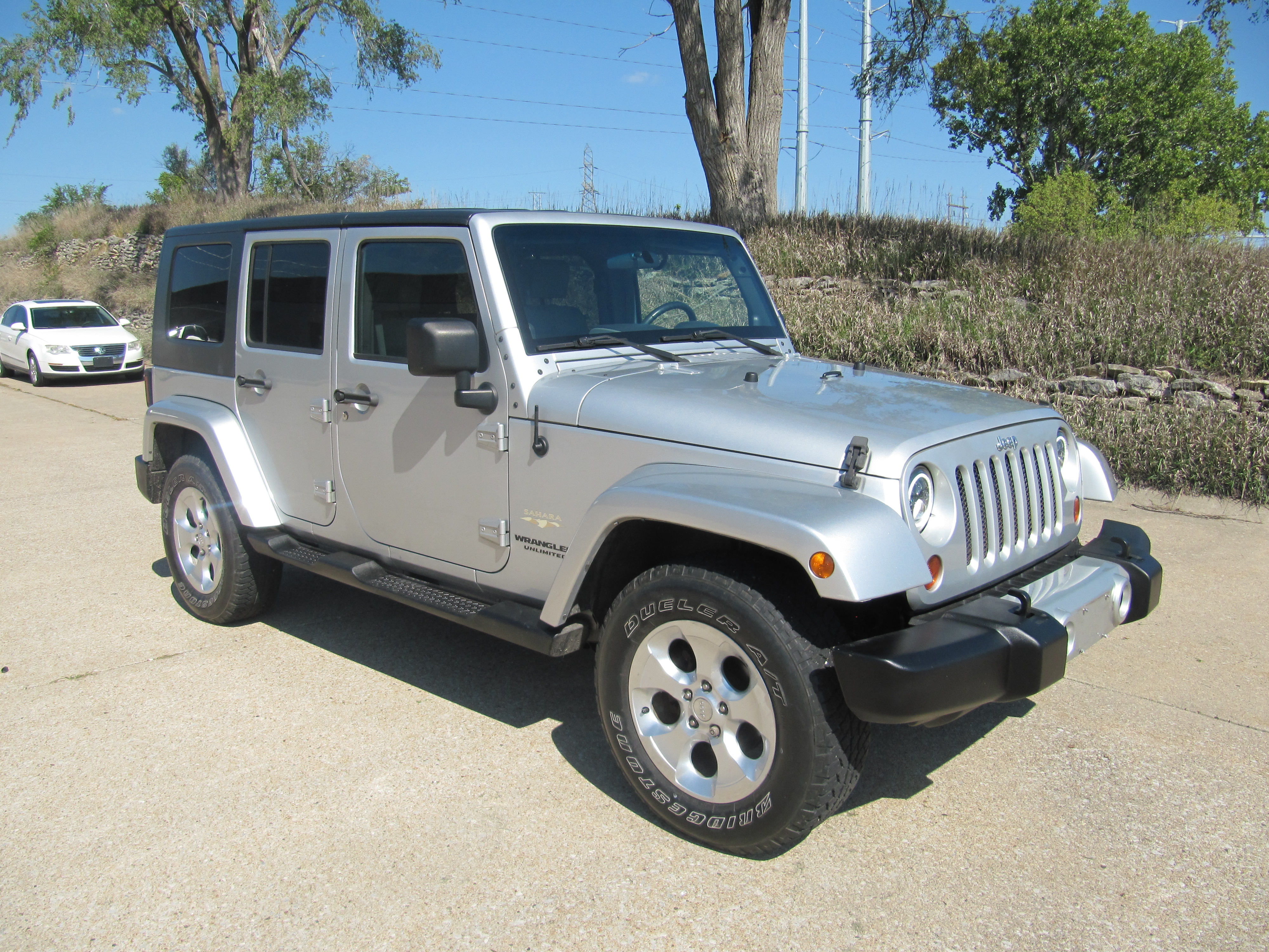Used 2008 Jeep Wrangler Unlimited Sahara AWD/4WD image 2