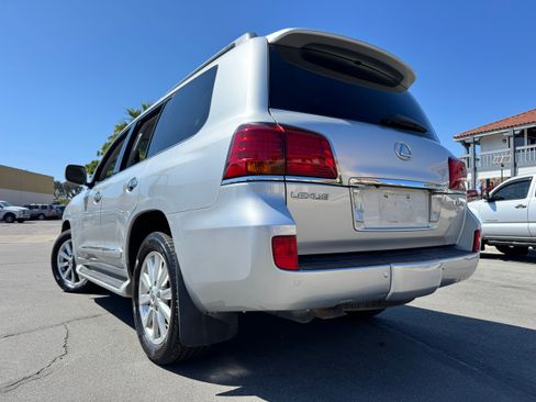 Used 2009 Lexus LX 570 image 6