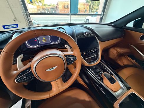 Used 2021 Aston Martin DBX AWD/4WD image 24