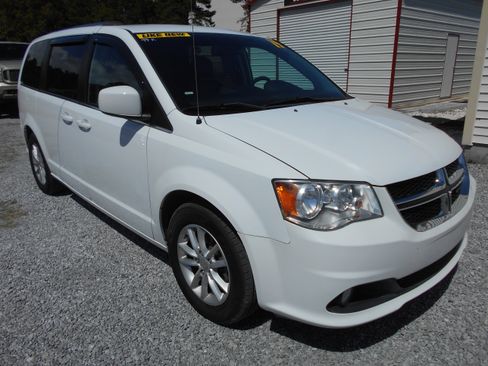 Used 2019 Dodge Grand Caravan SXT FWD image 3
