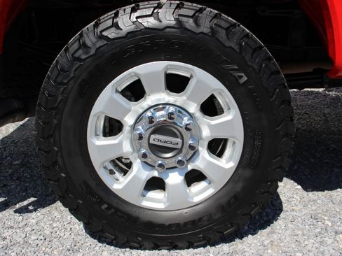 Used 2024 Ford F250 4x4 Crew Cab XLT image 10