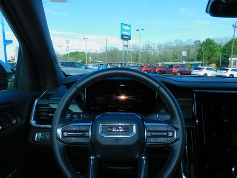 Used 2025 GMC Acadia Elevation image 2