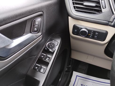 Used 2021 Ford Escape SE image 10