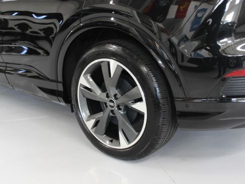 Used 2024 Audi Q4 e-tron Premium Plus image 12