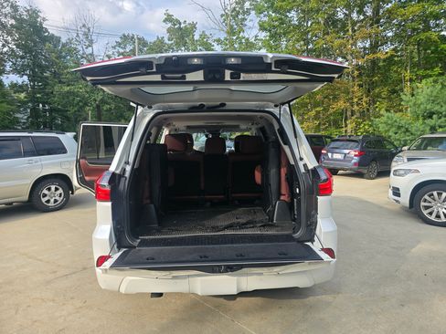 Used 2019 Lexus LX 570 4WD image 19