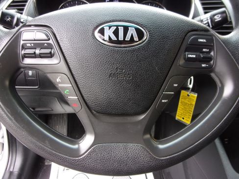 Used 2018 Kia Forte LX Sedan FWD image 11