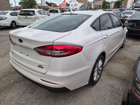 Used 2020 Ford Fusion SE image 3