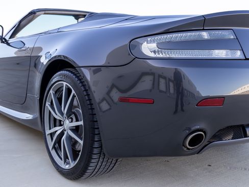 Used 2010 Aston Martin V8 Vantage image 17