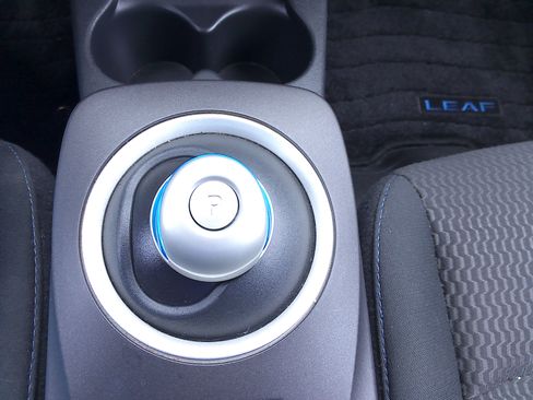 Used 2017 Nissan Leaf S image 20