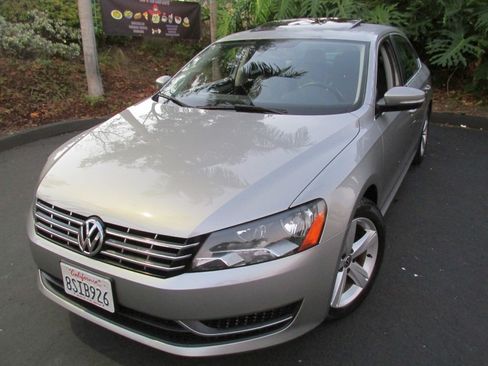 Used 2013 Volkswagen Passat TDI SE image 9