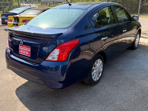Used 2019 Nissan Versa FWD image 2