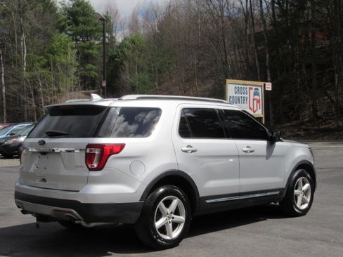 Used 2017 Ford Explorer Limited image 7