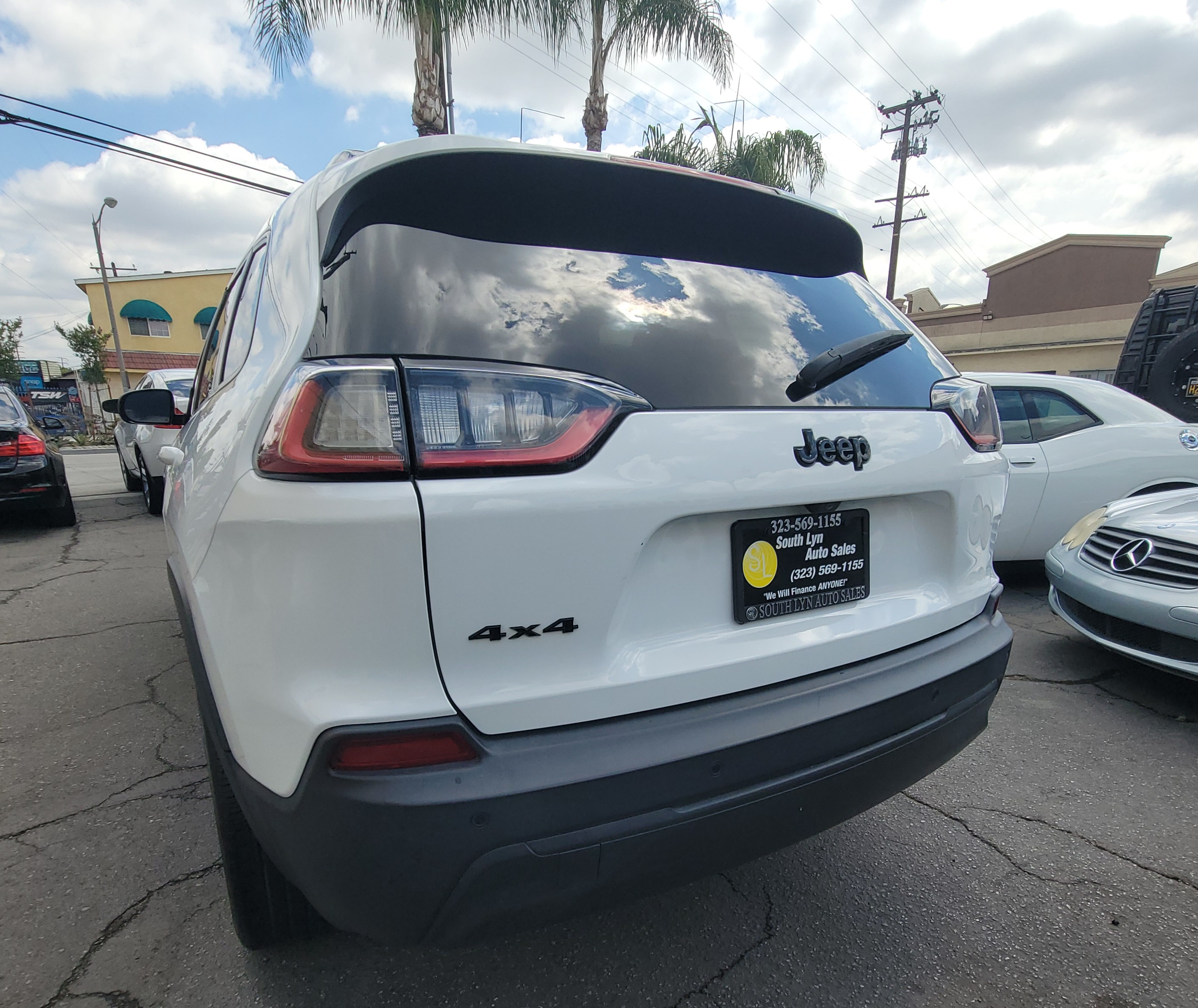 Used 2020 Jeep Cherokee Altitude AWD/4WD image 5