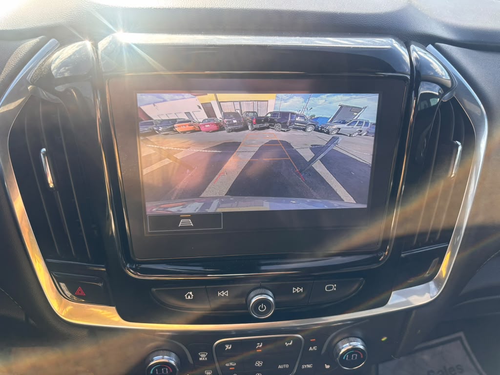 Used 2023 Chevrolet Traverse FWD LT image 18