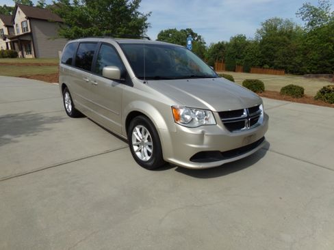 Used 2016 Dodge Grand Caravan SXT FWD image 8